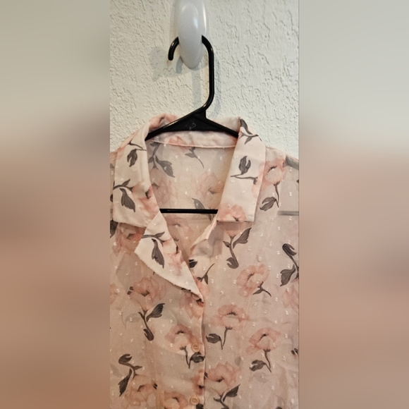 Dazy sheer pink floral button down top size Medium - Picture 2 of 9